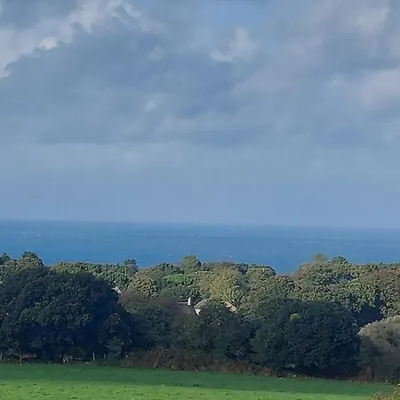 Les Deux Caps Oda ve Kahvaltı 3*